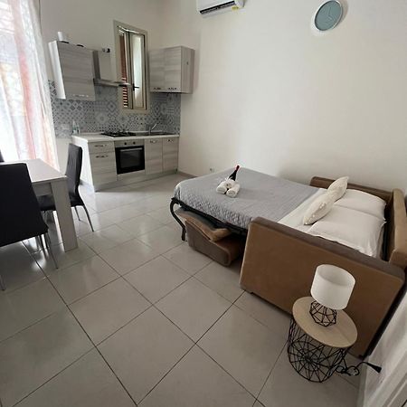 B&B Regina Rooms 阿沃拉 外观 照片