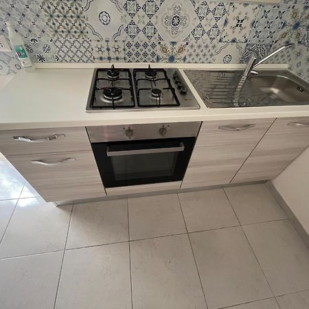 B&B Regina Rooms 阿沃拉 外观 照片
