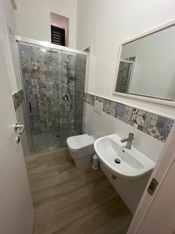 B&B Regina Rooms 阿沃拉 外观 照片