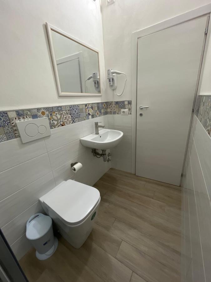 B&B Regina Rooms 阿沃拉 外观 照片
