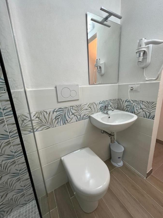 B&B Regina Rooms 阿沃拉 外观 照片