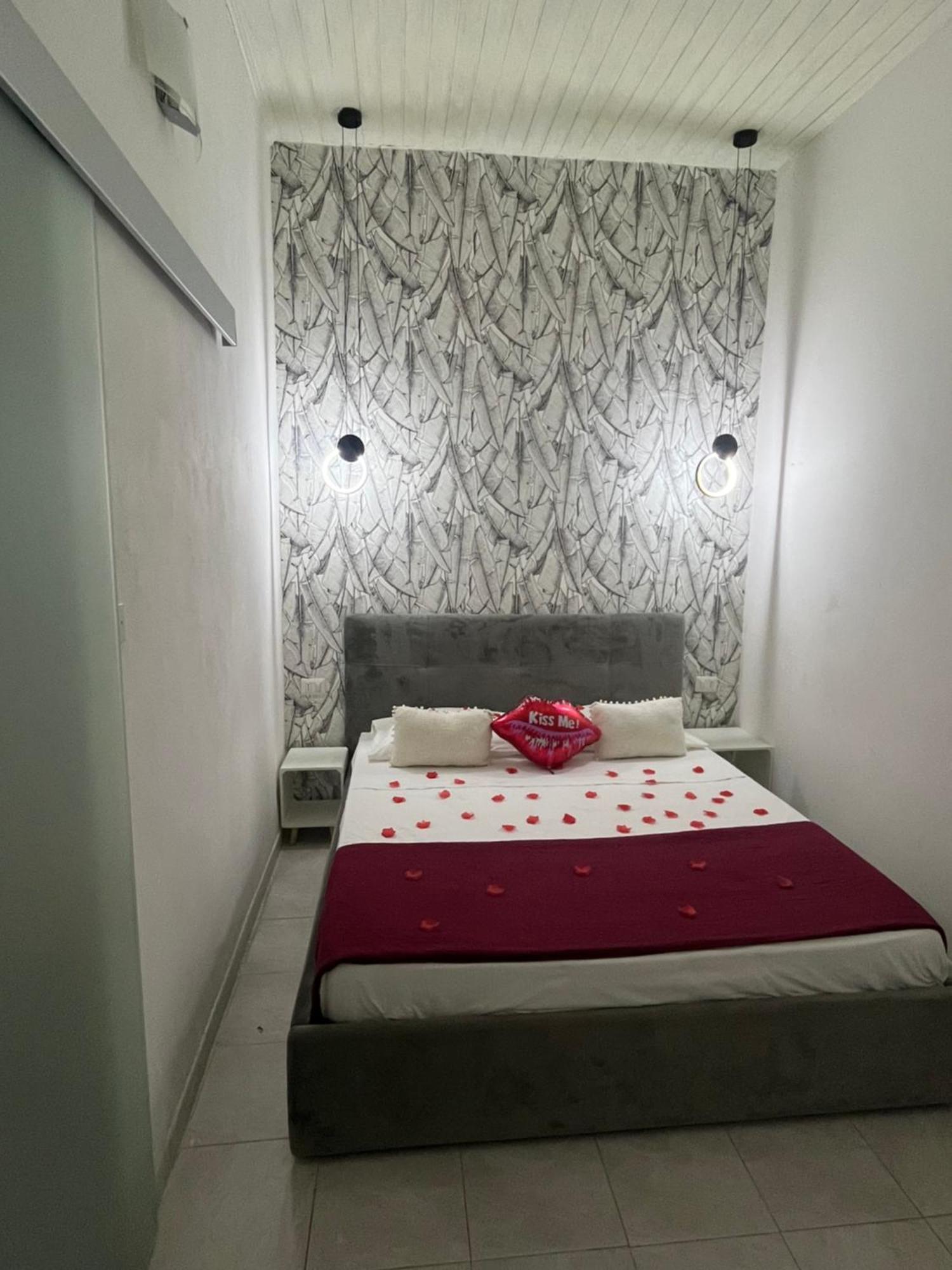B&B Regina Rooms 阿沃拉 外观 照片