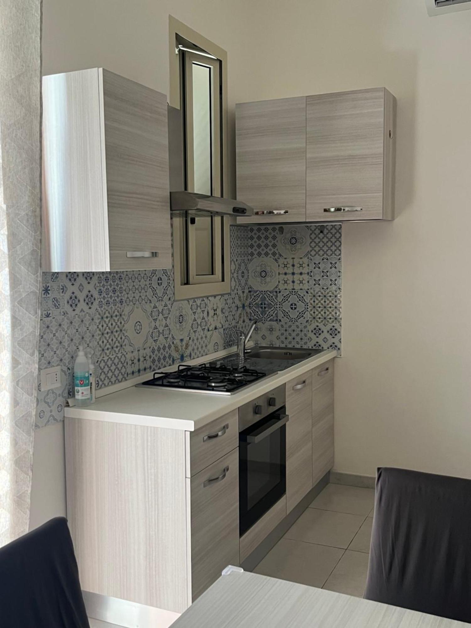 B&B Regina Rooms 阿沃拉 外观 照片