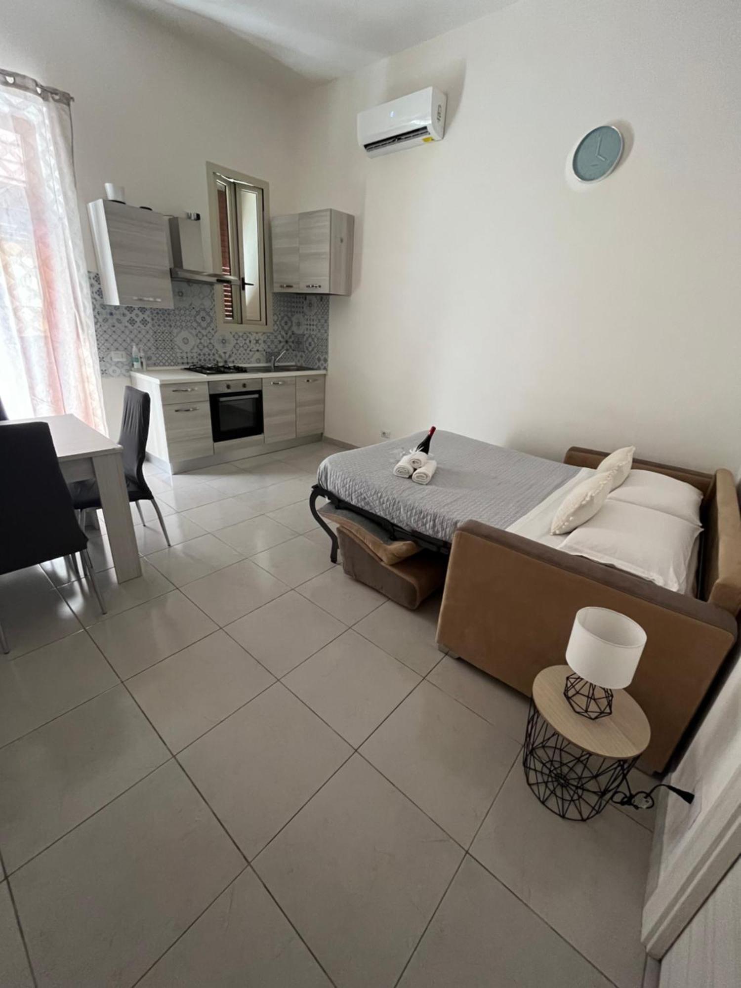 B&B Regina Rooms 阿沃拉 外观 照片