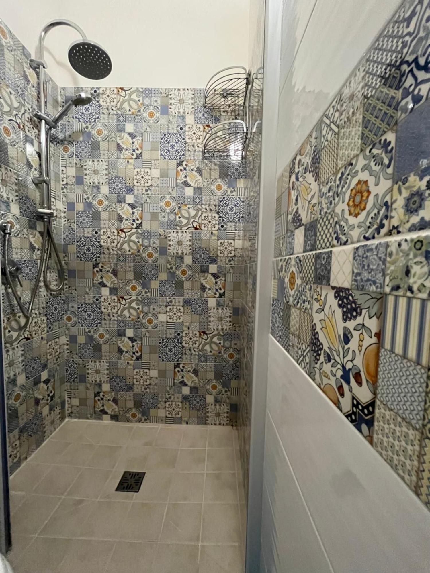 B&B Regina Rooms 阿沃拉 外观 照片